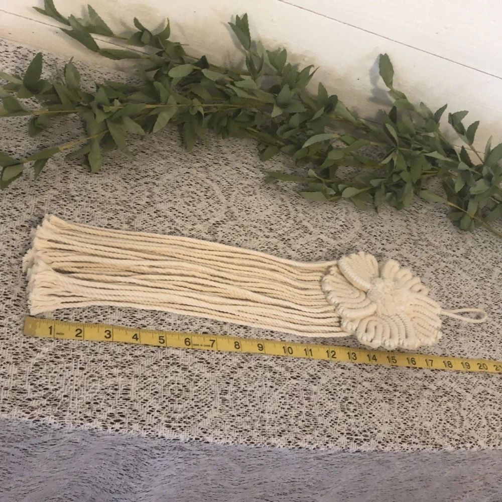 NWOT Macrame Flower Woven Wall Art Accent